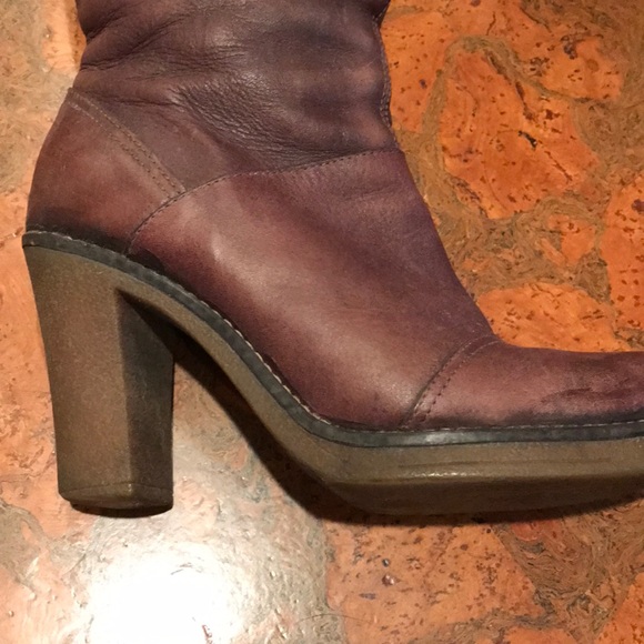 Mid-calf leather boots with heart patches - Picture 4 of 10